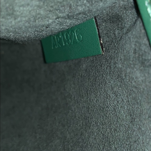 Louis Vuitton Alma EPI PM Authentic - Picture 9 of 9